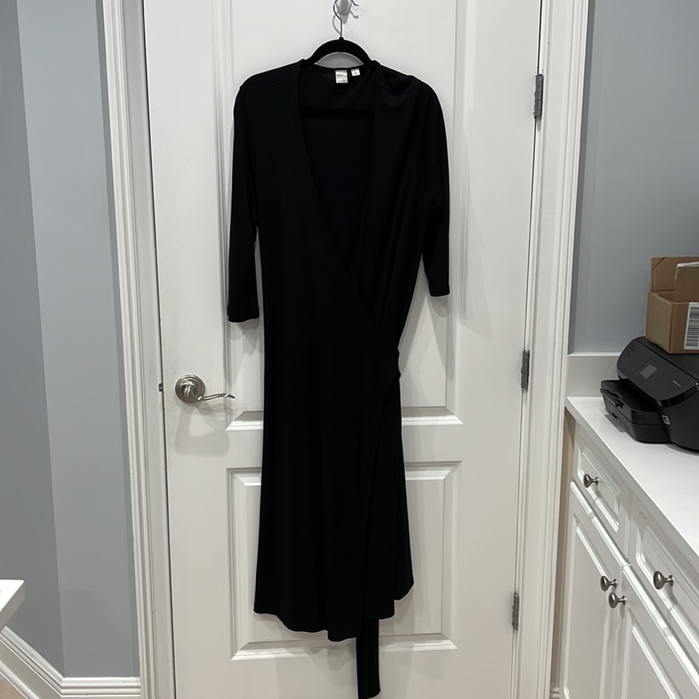 A true wrap around dress. 3/4 sleeve. XL